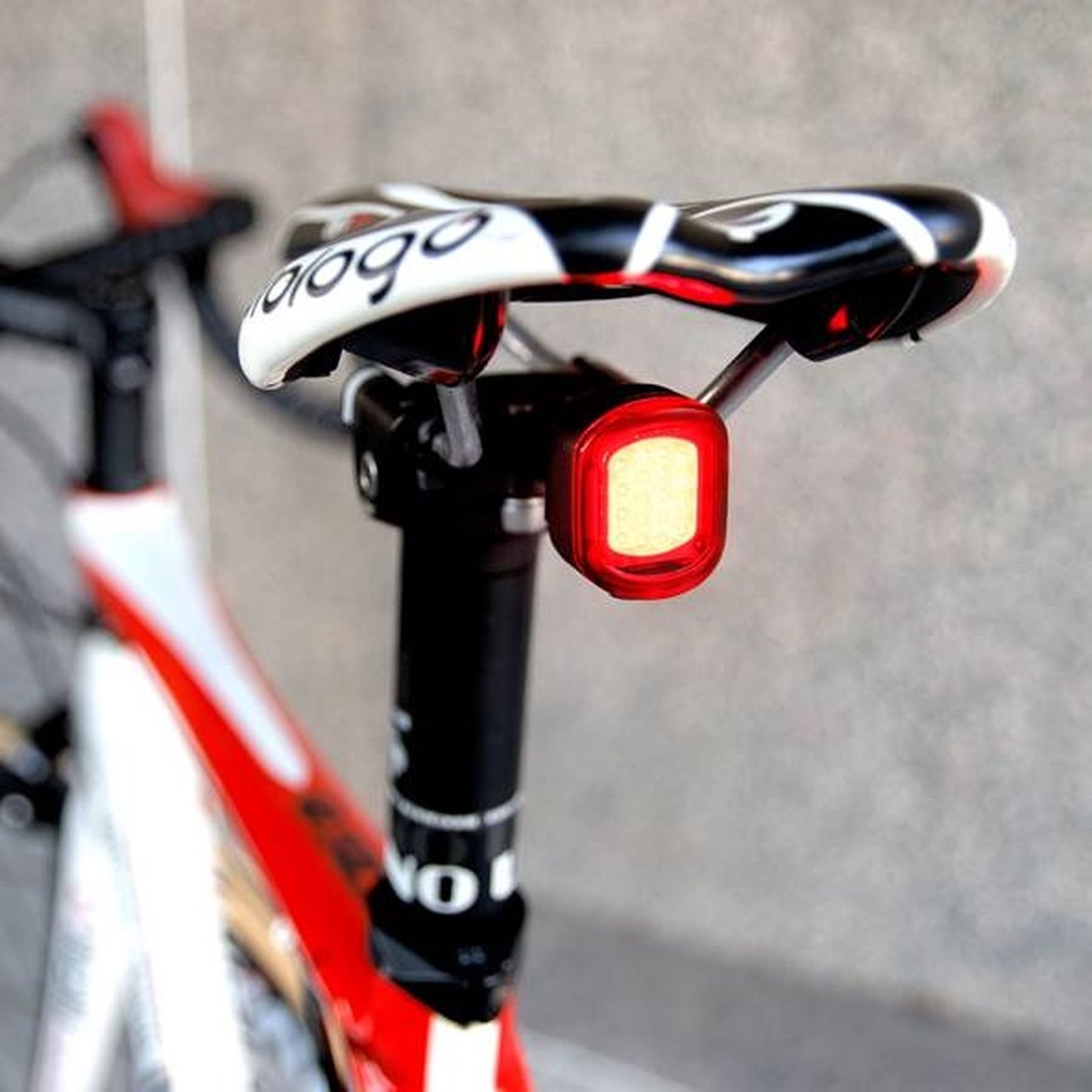 D-Light CG-422R Rechargeable Rear Light