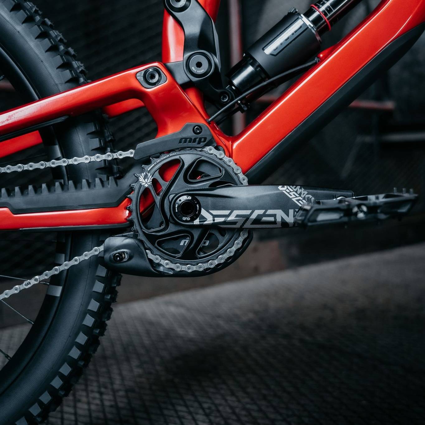Nukeproof Dissent Carbon Pro Mullet Full Suspension Downhill Mountain Bike