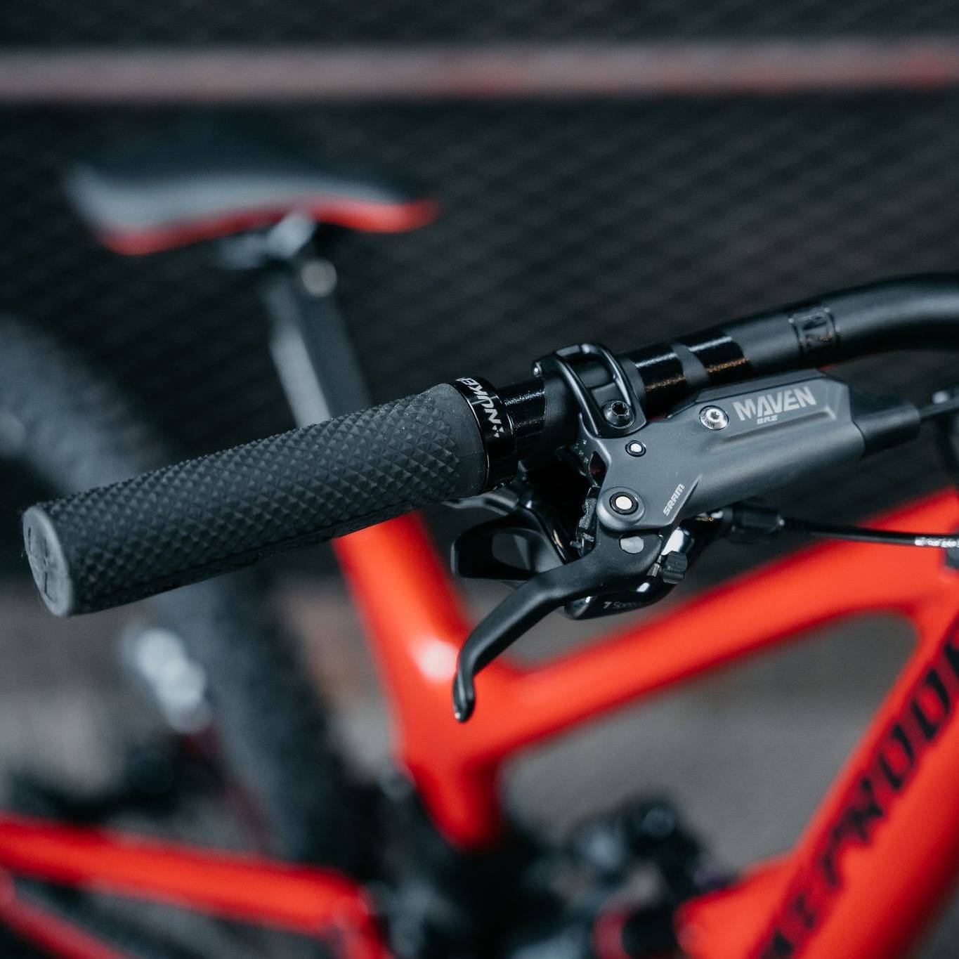 Nukeproof Dissent Carbon Pro Mullet Full Suspension Downhill Mountain Bike